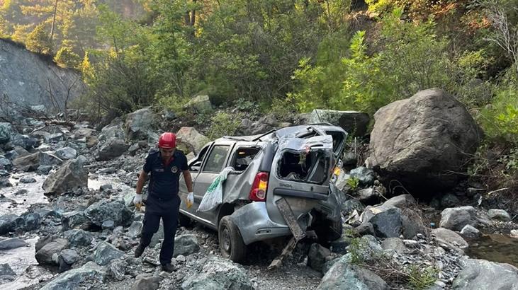 Osmaniye’de yayla yolunda feci kaza! Otomobil, 50 metre yükseklikten dere yatağına düştü