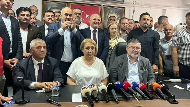 Son dakika… Menderes’te başkanvekilliği seçimini AK Parti adayı Asuman Şen kazandı