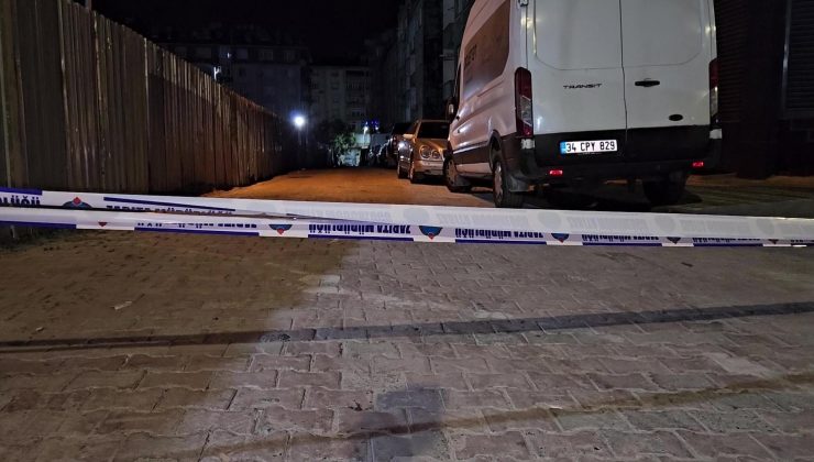 Sultangazi’de korkutan görüntü! İnşaat alanında toprak kaydı, sokak çatladı