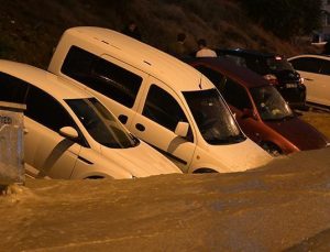 Ankara’da sel nedeniyle yol çöktü! Çok sayıda araç hasar gördü