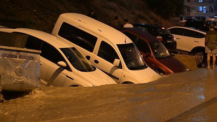 Ankara’da sel nedeniyle yol çöktü! Çok sayıda araç hasar gördü