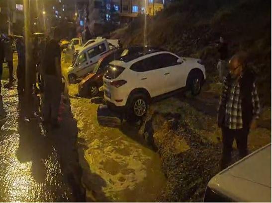 Ankara’da sel sonrası facia! Yol yarıldı 20 araç çukura düştü