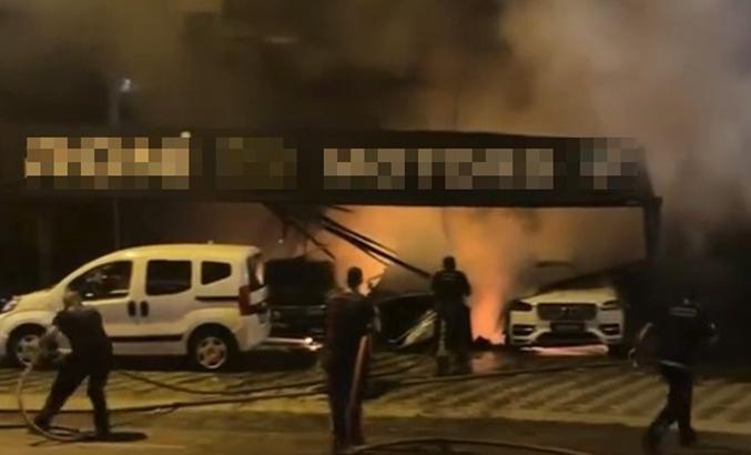 Antalya’da gece yarısı korkutan yangın! Oto galeride başladı, 3 katlı apartmana sıçradı