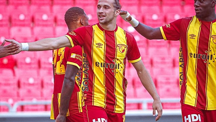 Arda Okan Kurtulan’dan dört büyüklere göz kırpan performans
