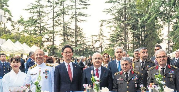 Askeri diplomaside iş birliği
