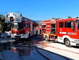 Balıkesir’de çıkan yangında 5 iş yeri zarar gördü