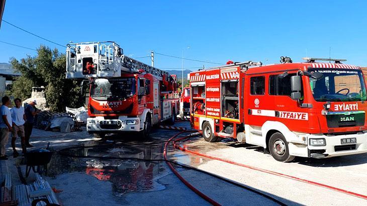 Balıkesir’de çıkan yangında 5 iş yeri zarar gördü