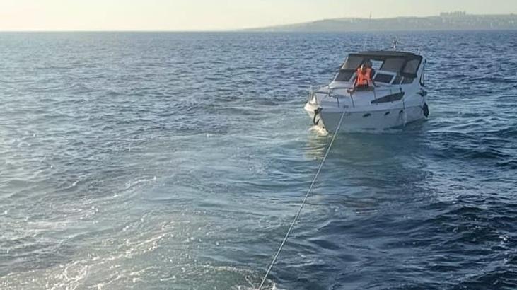 Beylikdüzü açıklarında arızalanıp sürüklenen teknedeki 3 kişi böyle kurtarıldı