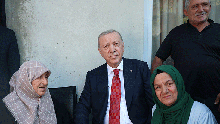 Cumhurbaşkanı Erdoğan, Rize’de komşularını ziyaret etti