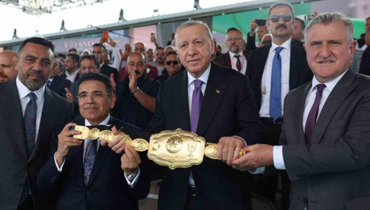 Cumhurbaşkanı Erdoğan, Yağlı Güreş Cumhurbaşkanlığı Kupası’nı takip etti