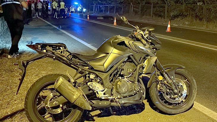 Devrilen motosikletten midibüsün altına savrulan sürücü hayatını kaybetti