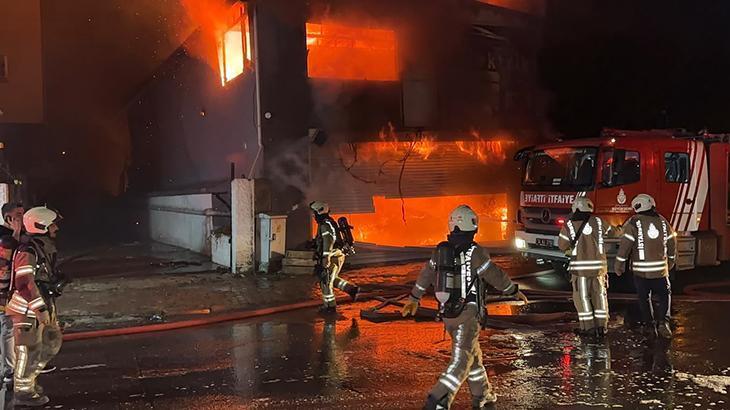 Esenyurt’ta iş yeri yangını! Ekipler müdahale ediyor