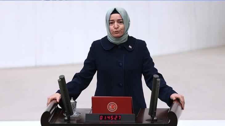 Fatma Betül Sayan Kaya AK Parti’deki tüm görevlerinden istifa etti