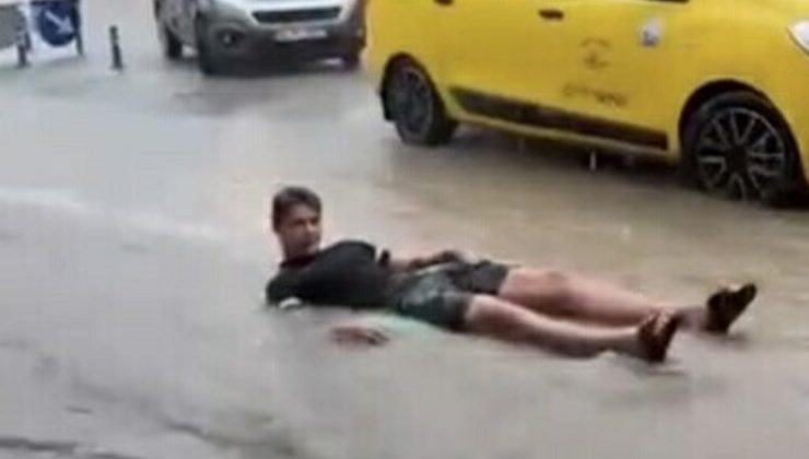 Fethiye’de sağanak sonrası şaşkına çeviren görüntü! Turistler sel sularında şişme yataklarla yüzdü
