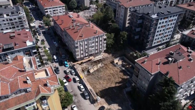 İstanbul Bahçelievler’de 5 katlı binanın istinat duvarı çöktü