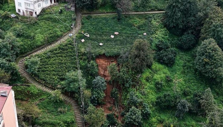 Rize’de selin ardından hayat normale dönüyor! Çamurun içinde çay hasadı