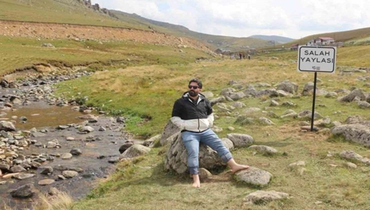 Salah’ın oturduğu taş fotoğraf noktası oldu! Tabela bile astılar