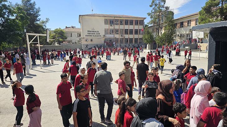 Şanlıurfa’da 5.4 büyüklüğünde deprem: Eğitime 1 gün ara verildi