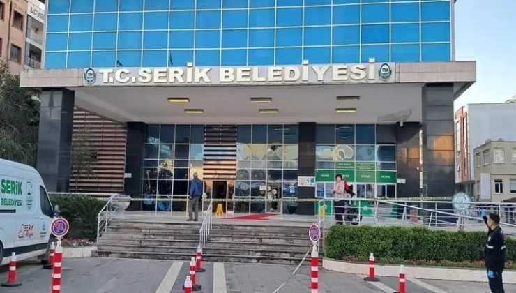 Serik Belediyesi’ne ‘dolandırıcılık’ ve ‘evrakta sahtecilik’ operasyonu! WhatsApp yazışmaları sonrası 4 tutuklama
