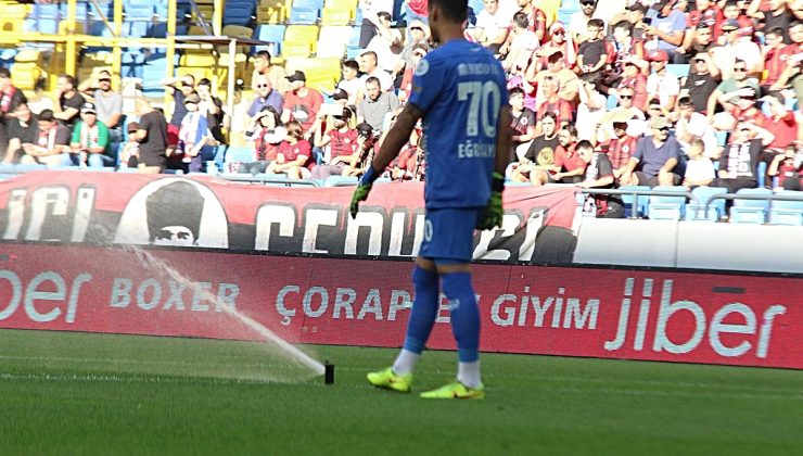 Süper Lig’de ilginç anlar! Maç oynanırken kimse ne olduğunu anlayamadı