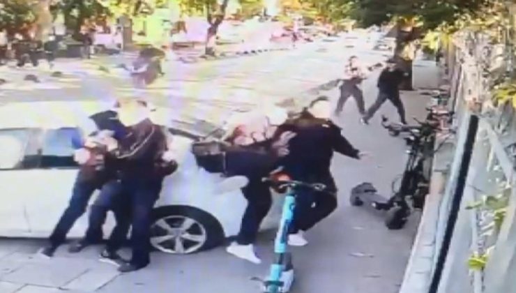 Üsküdar’da okul önünde feci kaza! Otomobil kaldırıma çıktı, 4 öğrenciye çarptı