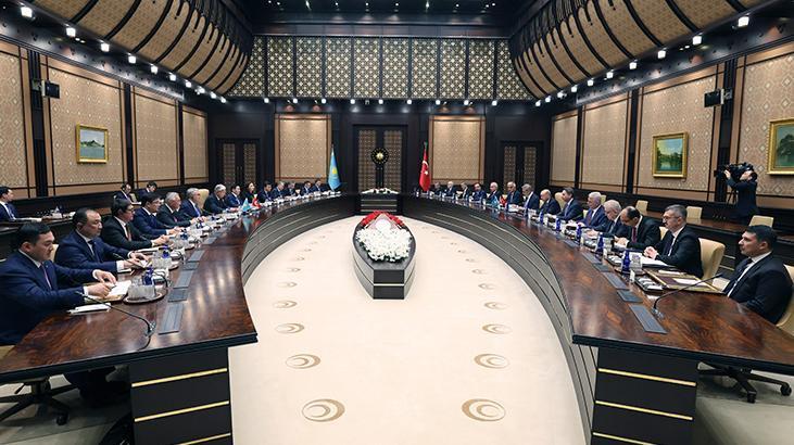 Bakan Bayraktar, Kazakistan Enerji Bakanı Akkenzhenov ile görüştü