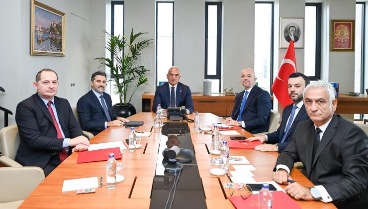 Bakan Ersoy ve THY yönetiminden turizm zirvesi