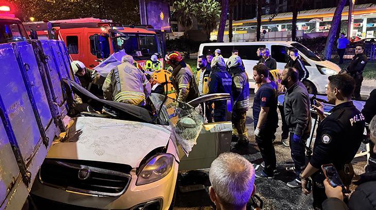 Beyoğlu’nda feci kaza! Otomobil, taksiye çarpıp kamyonetin altına girdi: 3 yaralı