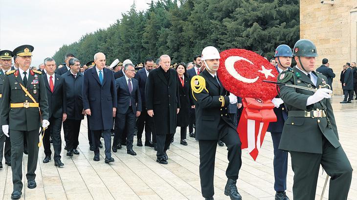 Devlet erkanı Anıtkabir’i ziyaret etti | Farklı cephelerde mücadele ediyoruz