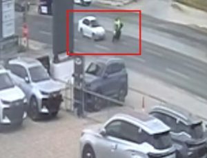 Edremit’te feci kaza kamerada! Otomobilin çarptığı motosikletin sürücüsü Mustafa Özcan hayatını kaybetti