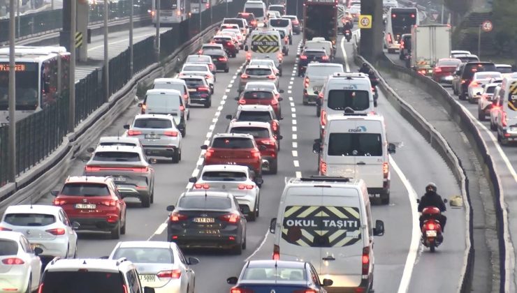 İstanbul’da haftanın ilk iş günü trafik yoğunluğu! Sabah saatlerinde yüzde 78’e çıktı