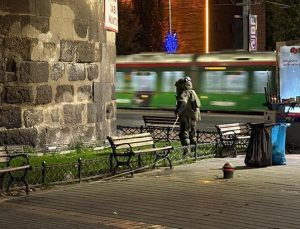 Kayseri’de şüpheli çanta kontrollü şekilde patlatıldı; içinden kıyafet çıktı