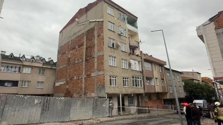 Küçükçekmece’de korku dolu anlar: Çatlaklar oluşan ve sesler gelen 7 katlı bina tahliye edildi