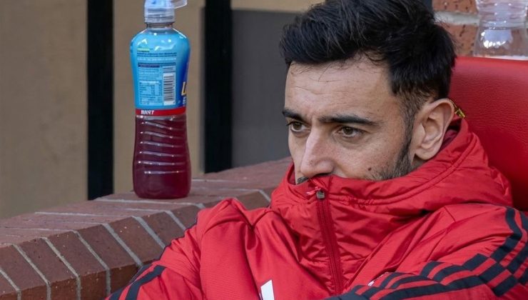 Manchester United yine fark yedi, galibiyet özlemi 8 maça çıktı: Tribünler karıştı