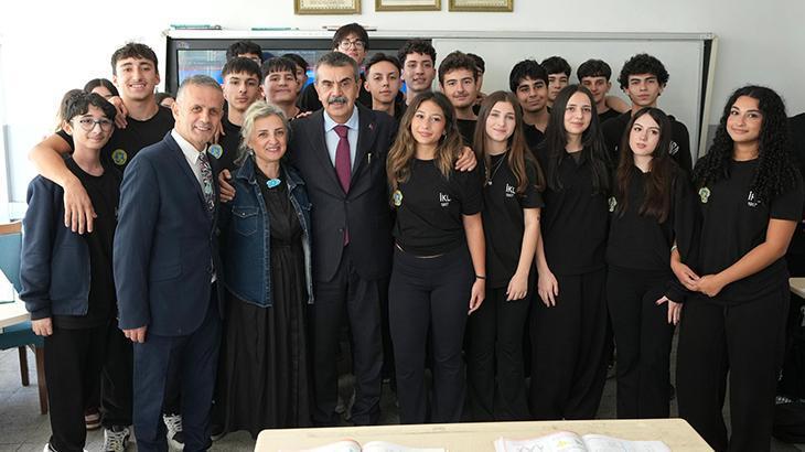 Milli Eğitim Bakanı Yusuf Tekin Kadıköy ve Beşiktaş’ta öğrencilerle buluştu