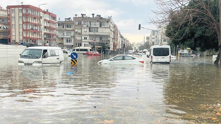 Muğla ve Antalya sular altında