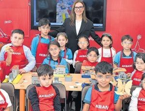 Ofisten çıkıp okullu oldular